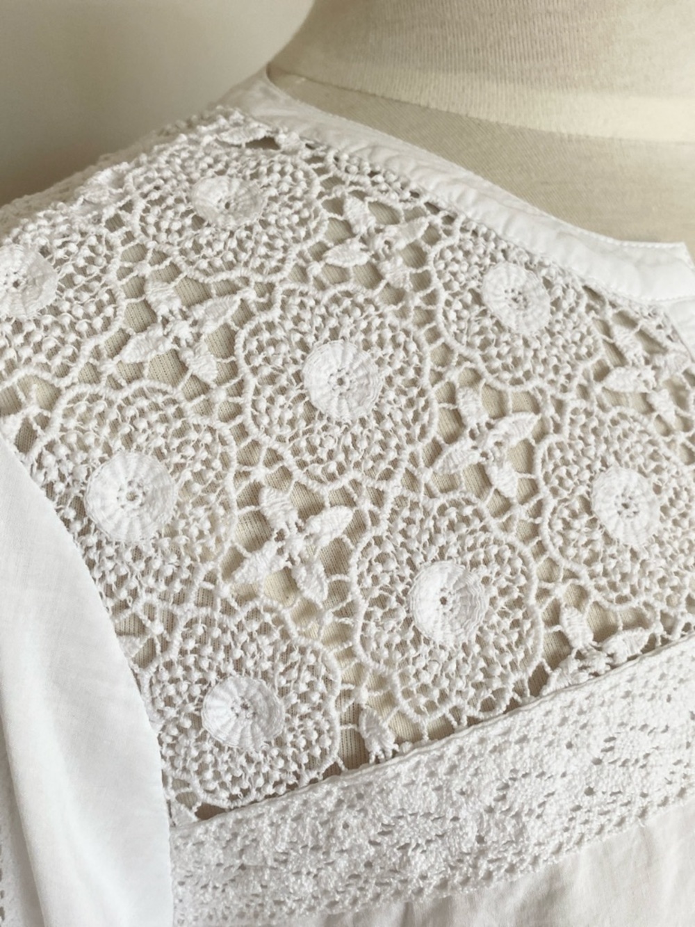 Chic by Jacob White Lace Detail Button Front Blouse 3/4 Sleeve Sz M - Picture 4 of 13